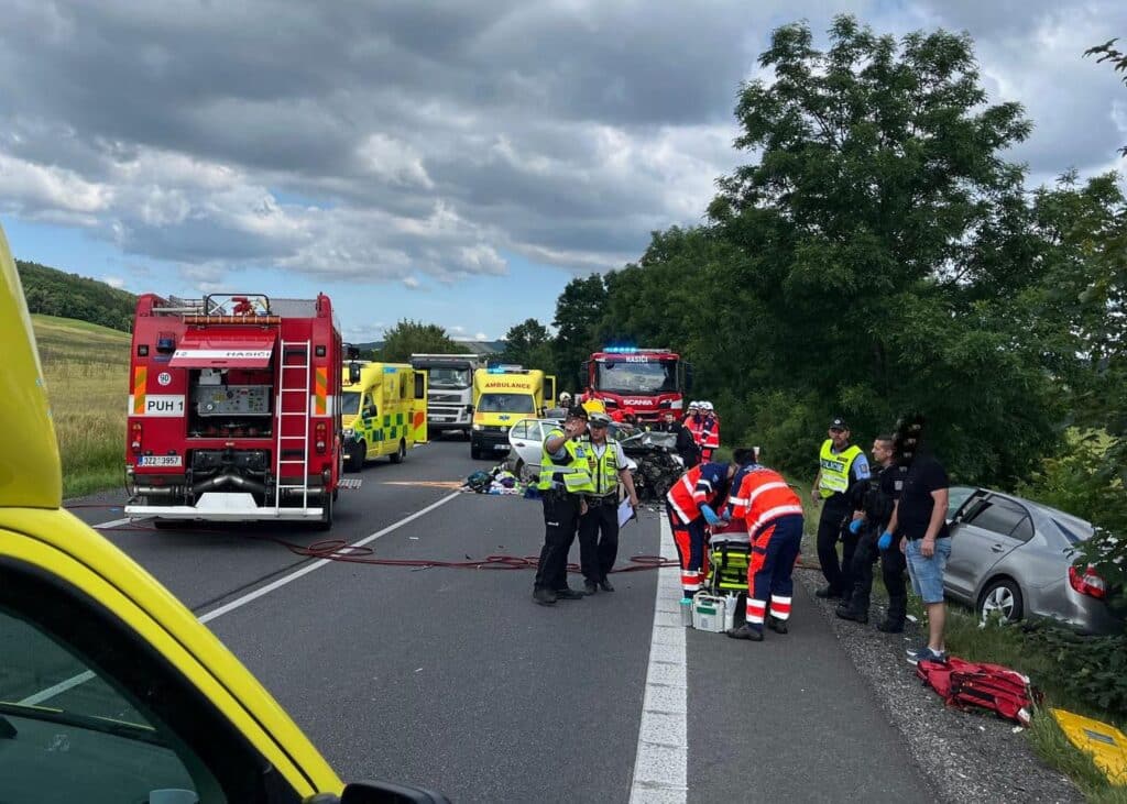 Vážná nehoda dvou škodovek u Drslavic. Foto: ZZS Zlínského kraje