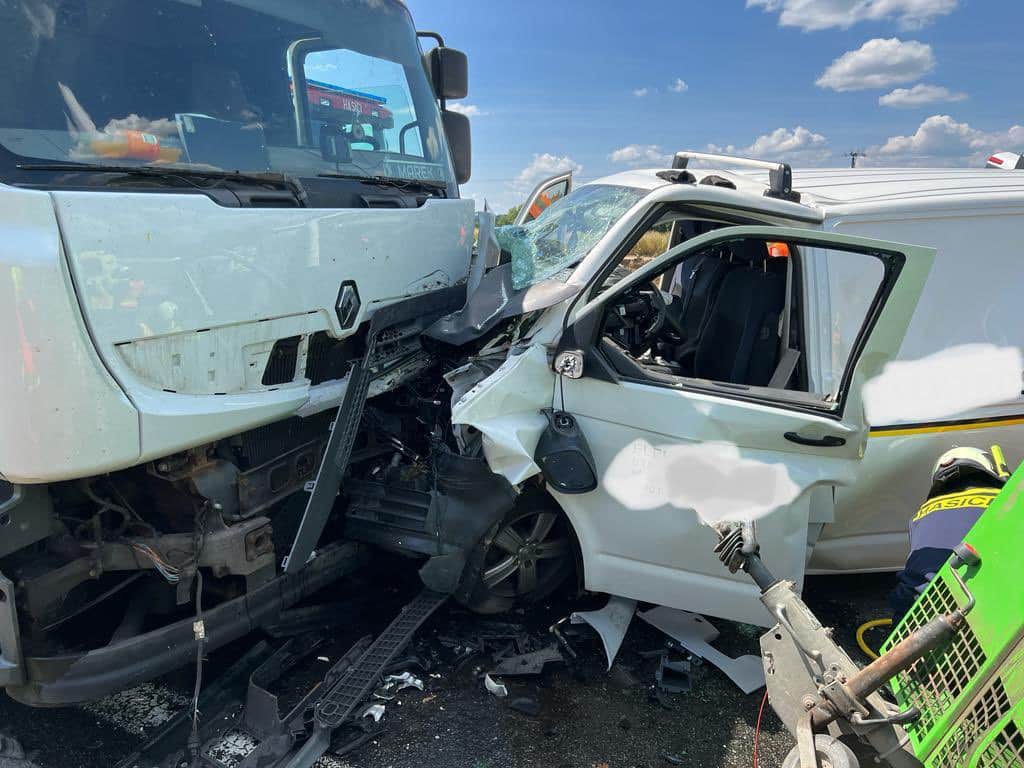 Dodávka se srazila s nákladním vozem na Písecku. Foto: ZZS