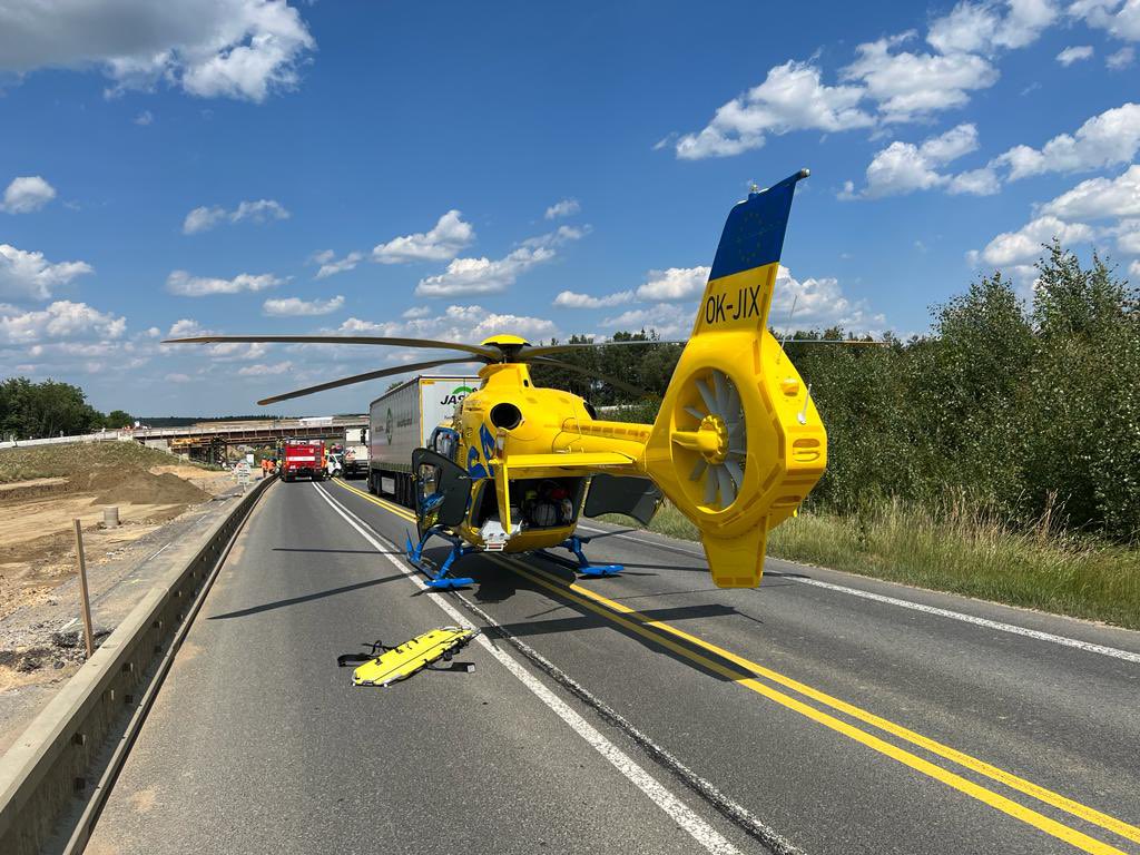 Dodávka se srazila s nákladním vozem na Písecku. Foto: ZZS