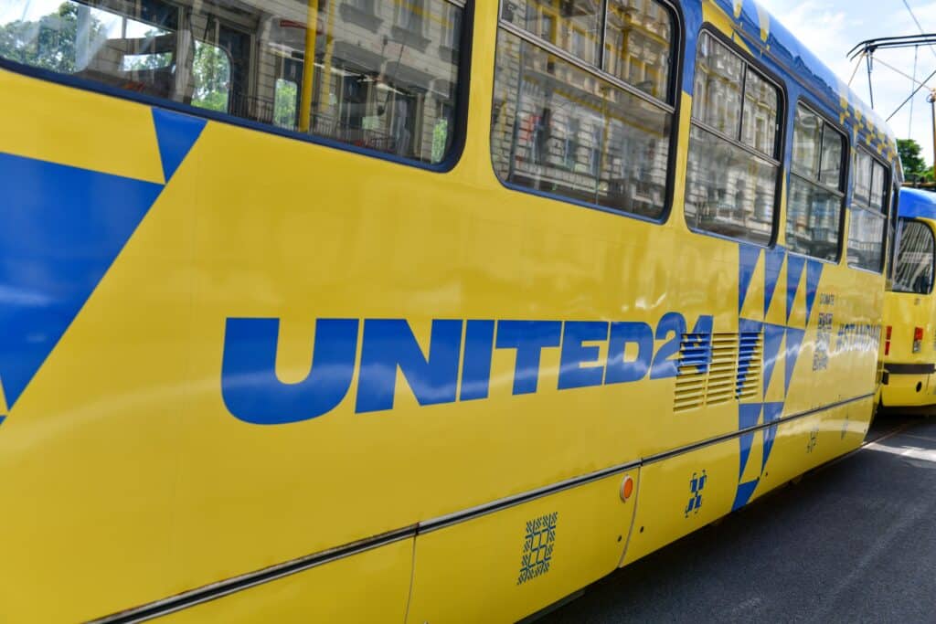 V Praze vyjely tramvaje v ukrajinských barvách. FOTO: MHMP Simona Amiridu