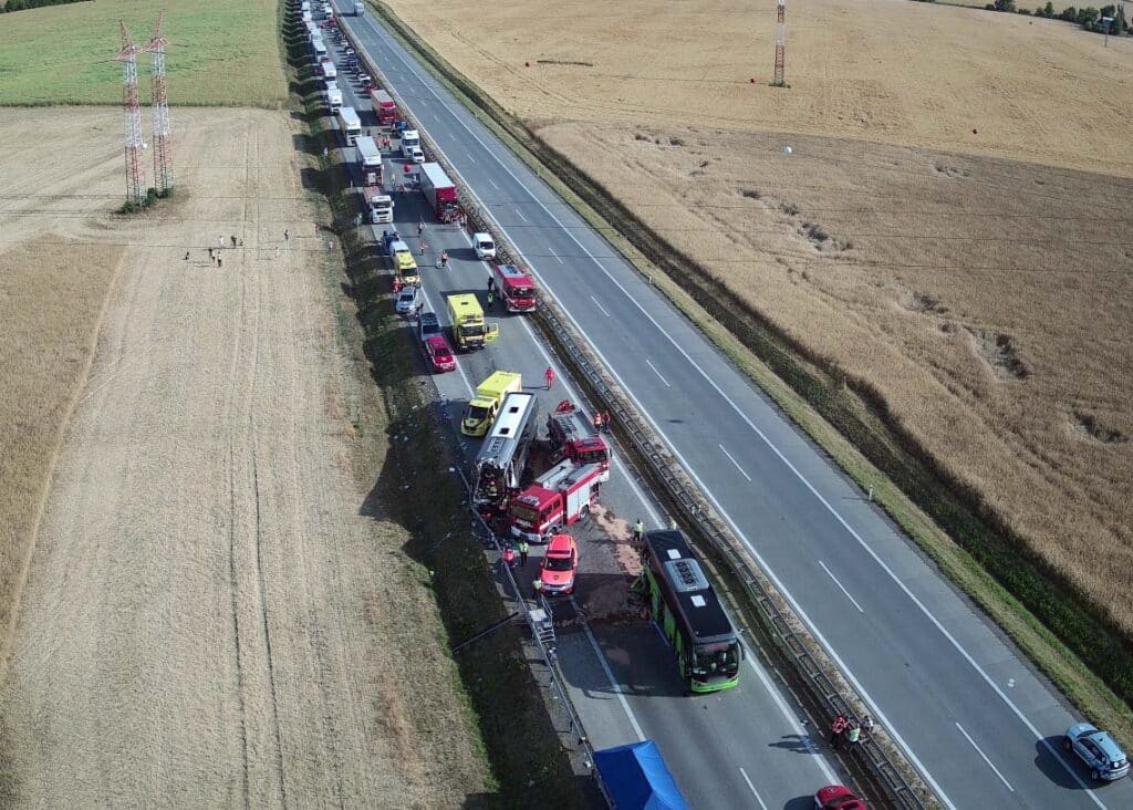 Tragická nehoda dvou autobusů u Brna. Foto: HZS JMK