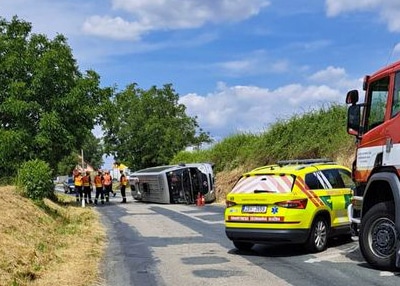 Nehoda dodávky u Syrovic na Brněnsku. Foto: ZZS MJK