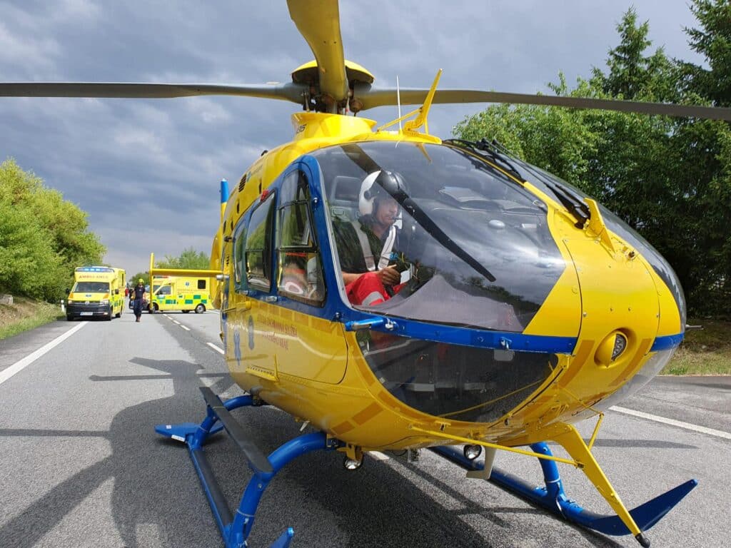 Vážná nehoda osobního auta a dodávky se stala u Řepic na Strakonicku. Foto: ZZS JCK