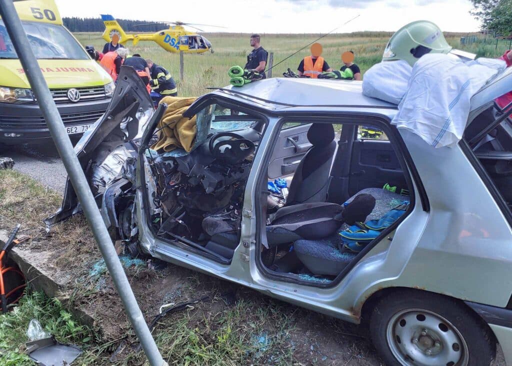 Tragická nehoda se stala v obci Karle na Svitavsku. Foto: HZS PK