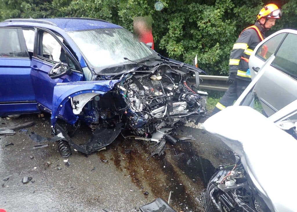 Tragicky skončila nedělní nehoda u Pozděchova na Vsetínsku. Foto: HZS ZLK