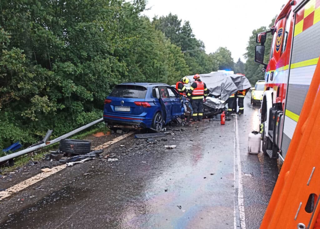 Tragicky skončila nedělní nehoda u Pozděchova na Vsetínsku. Foto: HZS ZLK