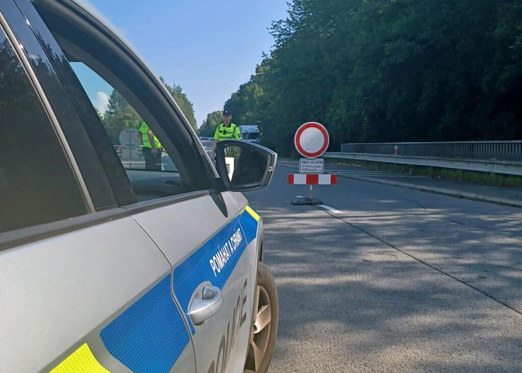 Policie dohlížela na Barum Rally ve Zlíně. Rozdala i pokuty. Foto: PČR