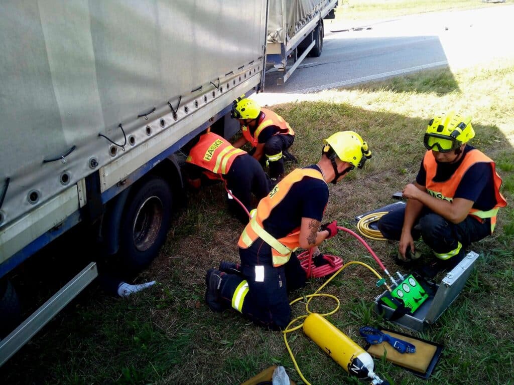 Tragická nehoda v Kaplici. Zemřeli tři lidé. Foto: HZS