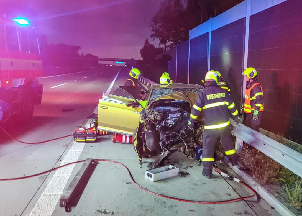 Tragická nehoda na obchvatu Frýdku-Místku. Foto: HZS MSK