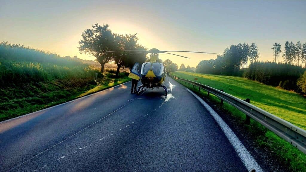 Tragická nehoda mezi Pelhřimovem a Táborem. Srazila se tam Škoda Felicia a nákladní vůz. Foto: HZS JČK