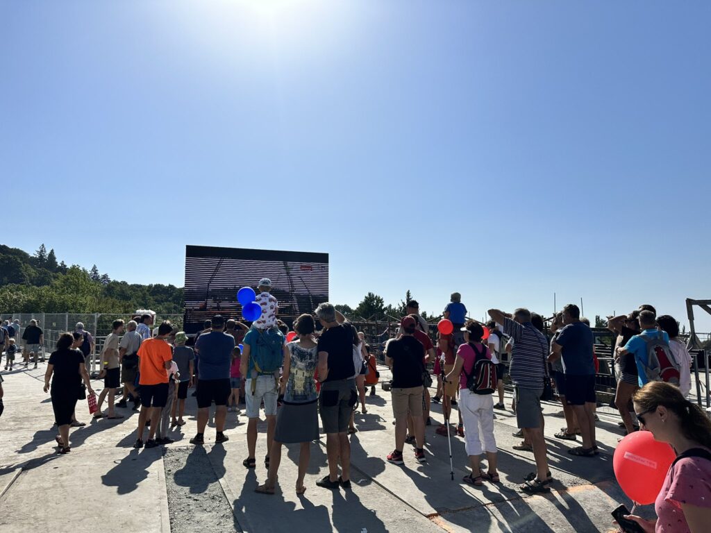 Lidé si prohlédli nové mosty v Brně. Foto: Radek Mátl