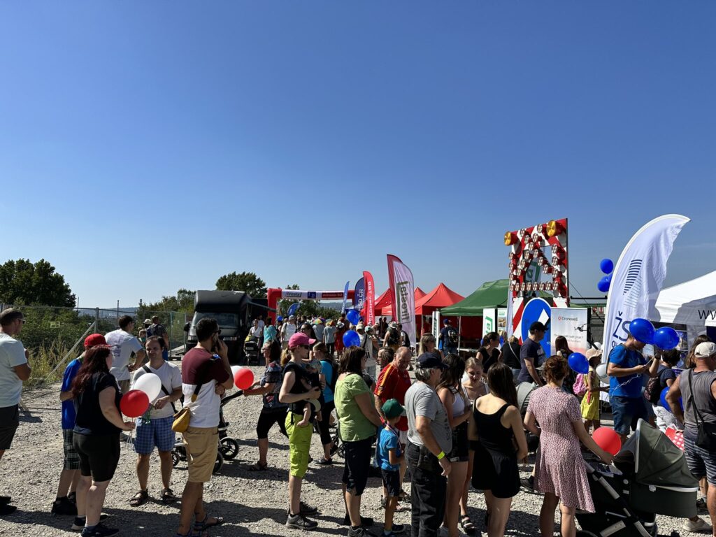 Lidé si prohlédli nové mosty v Brně. Foto: Radek Mátl