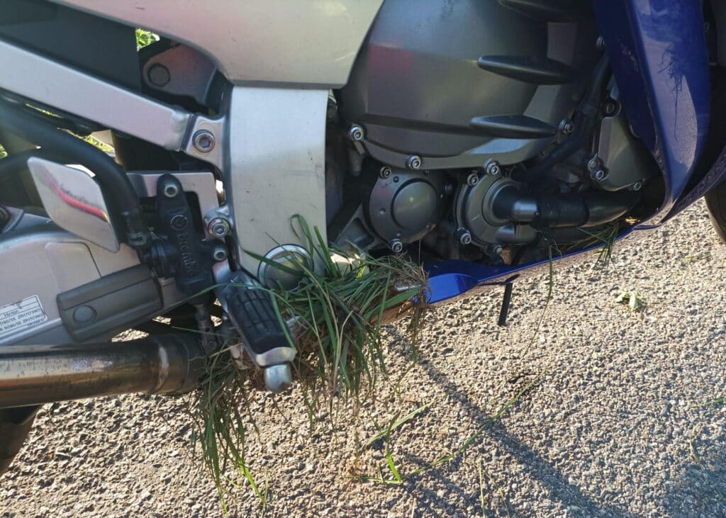 Nehoda motorky mezi Zlínem - Vršavou a Fryštákem. Foto: ZZS ZLK