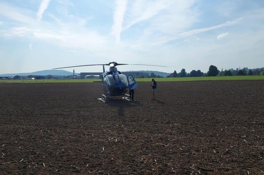V Tlusticích na Berounsku se zřítilo letadlo. Posádka nepřežila. Foto: HZS