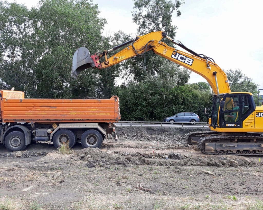 Stavba nového sjezdu u Bezděčína probíhala od července. Foto: ŘSD
