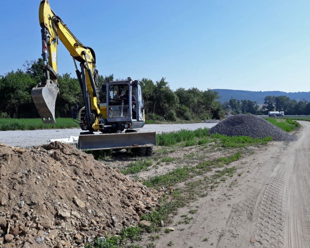 Stavba nového sjezdu u Bezděčína probíhala od července. Foto: ŘSD