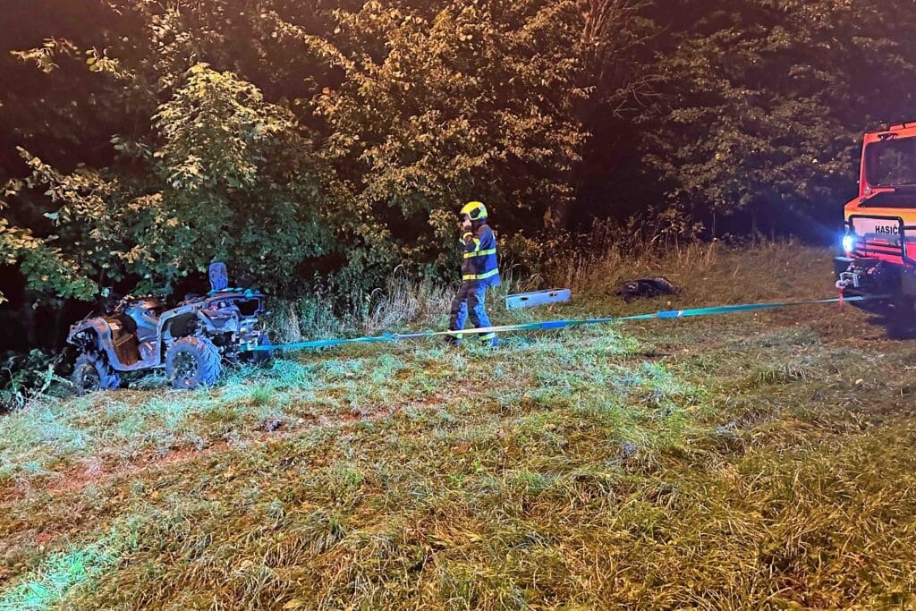Tragická nehoda čtyřkolky v Kojetíně. Zasahovali záchranáři i hasiči. Foto: HZS