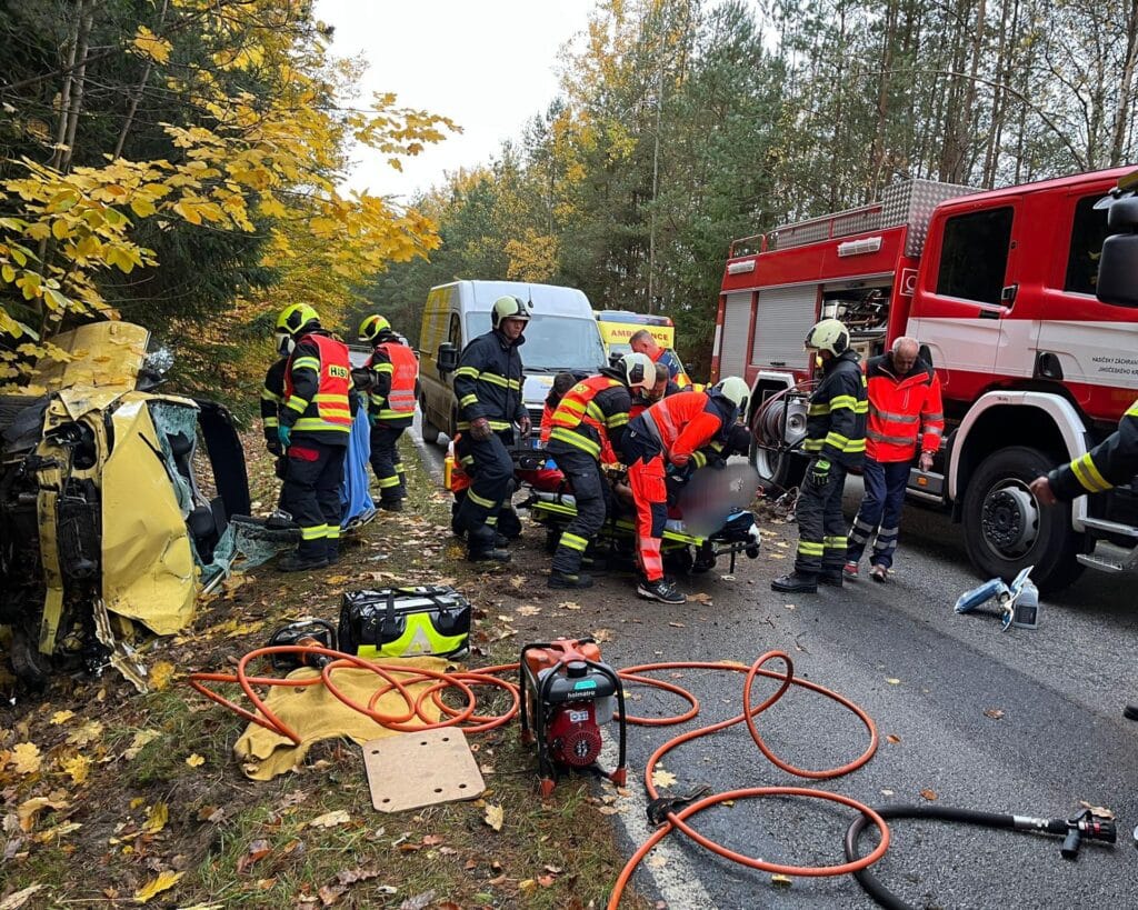 Vážná úterní nehoda u Hluboké nad Vltavou. Foto: HZS