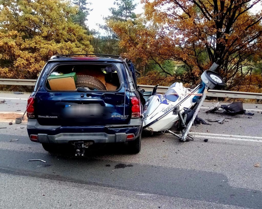 Sobotní nehoda čtyř aut u Kamenného Újezdu. Foto: HZS