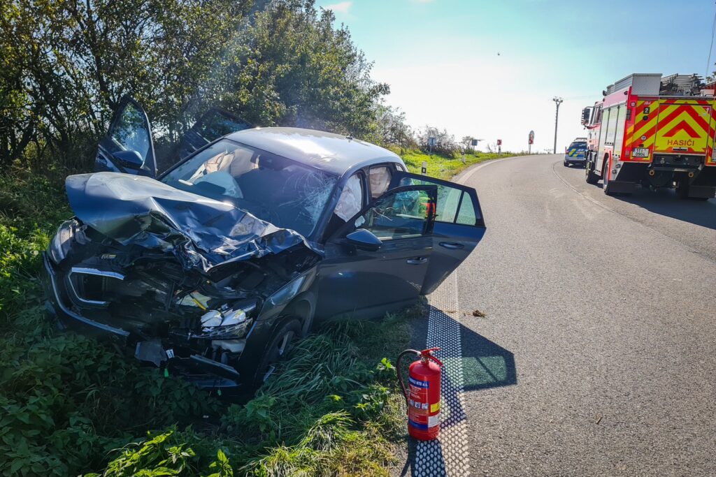 Tragická nehoda motorky a auta u Pohořílek na Novojičínsku. Foto: HZS