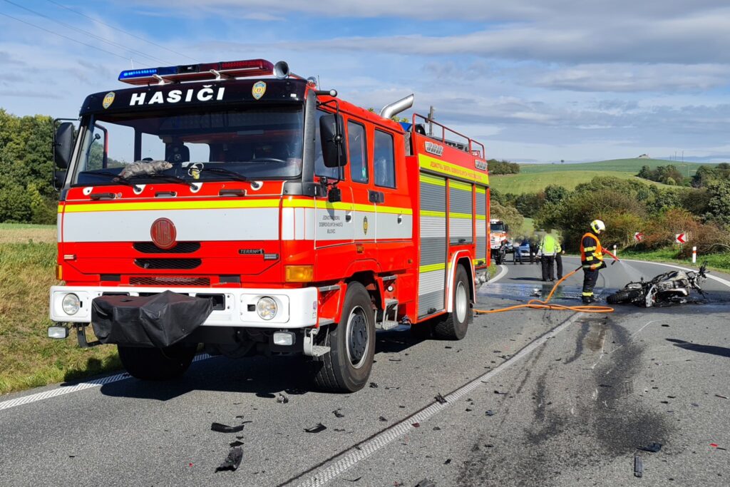 Tragická nehoda motorky a auta u Pohořílek na Novojičínsku. Foto: HZS