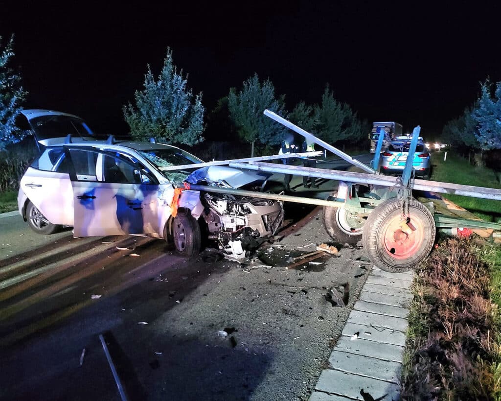 Nehoda koňského povozu a auta u Kostice na Břeclavsku. Foto: HZS