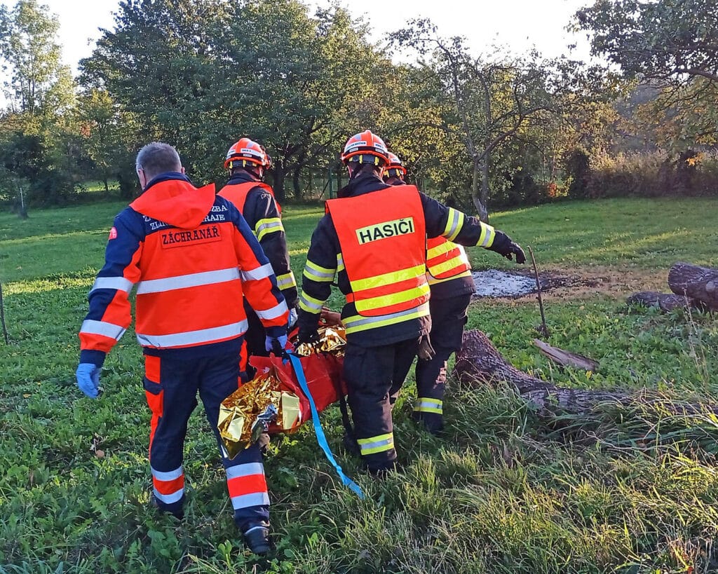 Nehoda traktoru v Loukově na Kroměřížsku. Foto: HZS ZLK