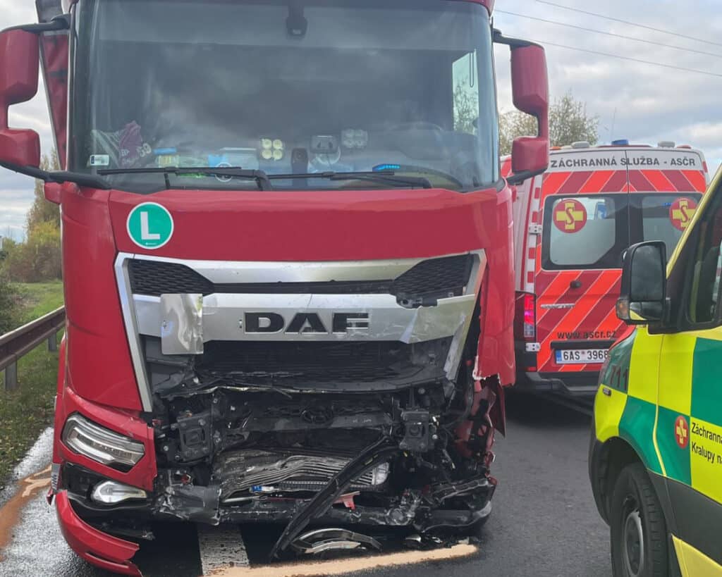 Tragická nehoda auta a kamionu u Třebíze. Foto: HZS