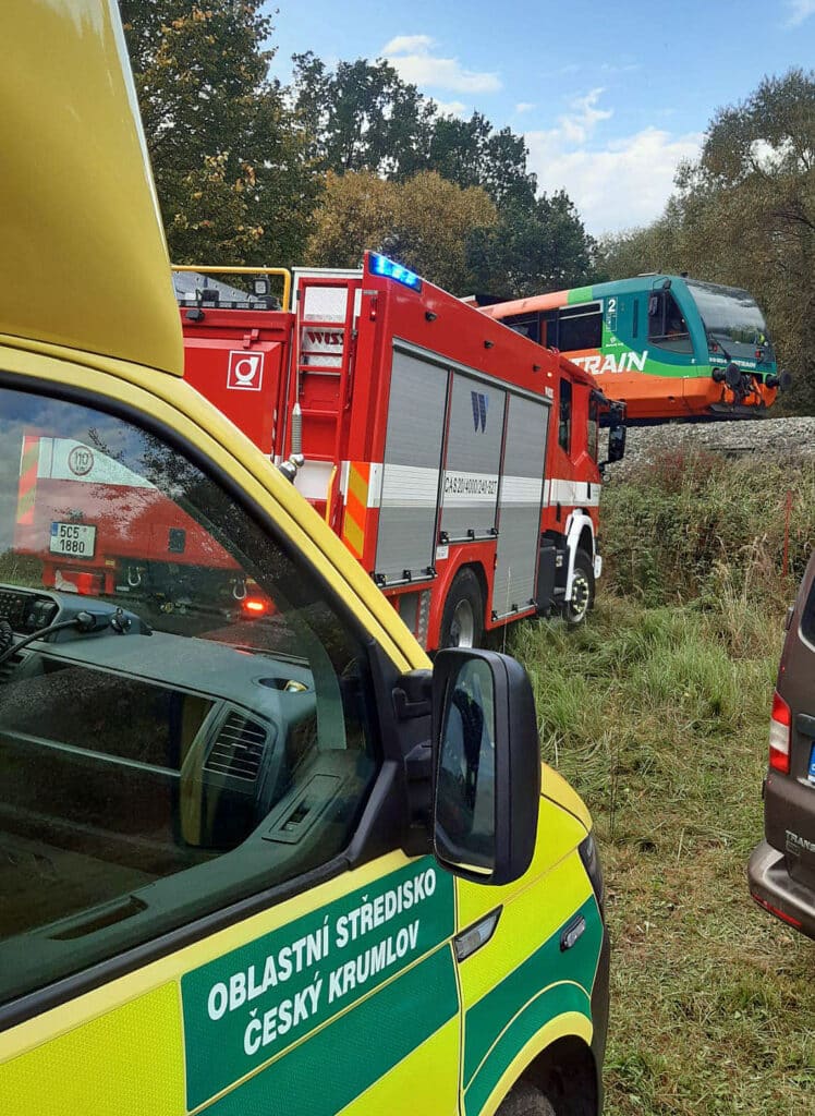 Vlak srazil muže u Kájova na Českokrumlovsku. Foto: ZZS JČK