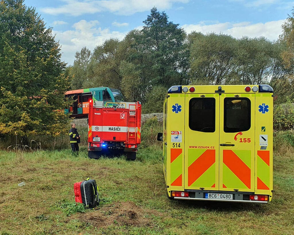 Vlak srazil muže u Kájova na Českokrumlovsku. Foto: ZZS JČK