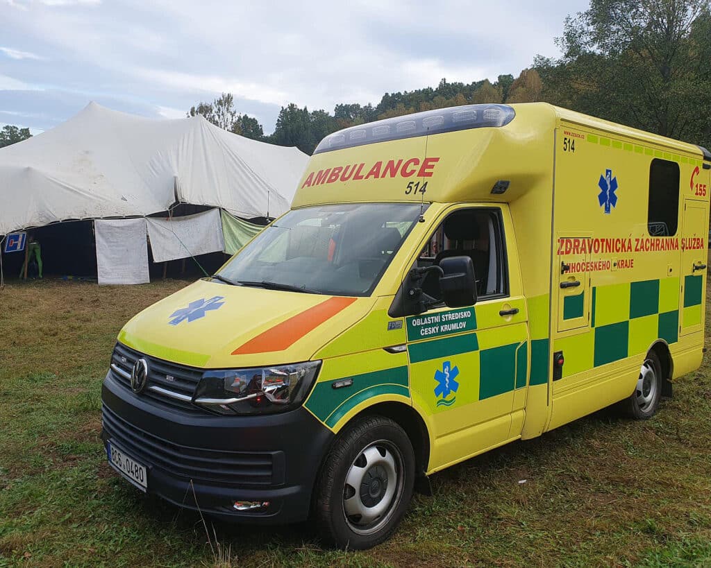 Vlak srazil muže u Kájova na Českokrumlovsku. Foto: ZZS JČK