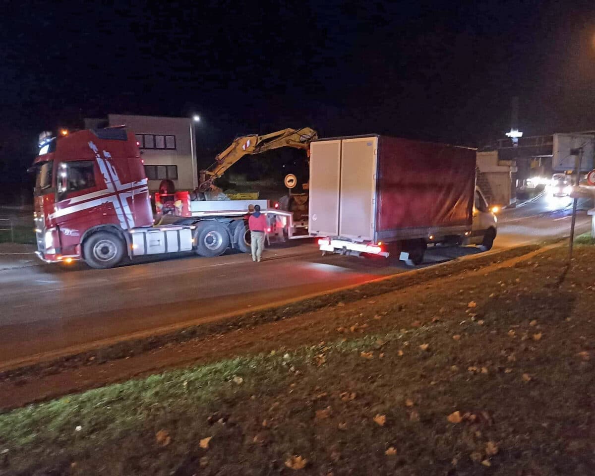 Nehoda kamionu do mostu v Nové Pace. Foto:  FB/Stanislav Angels Zwias