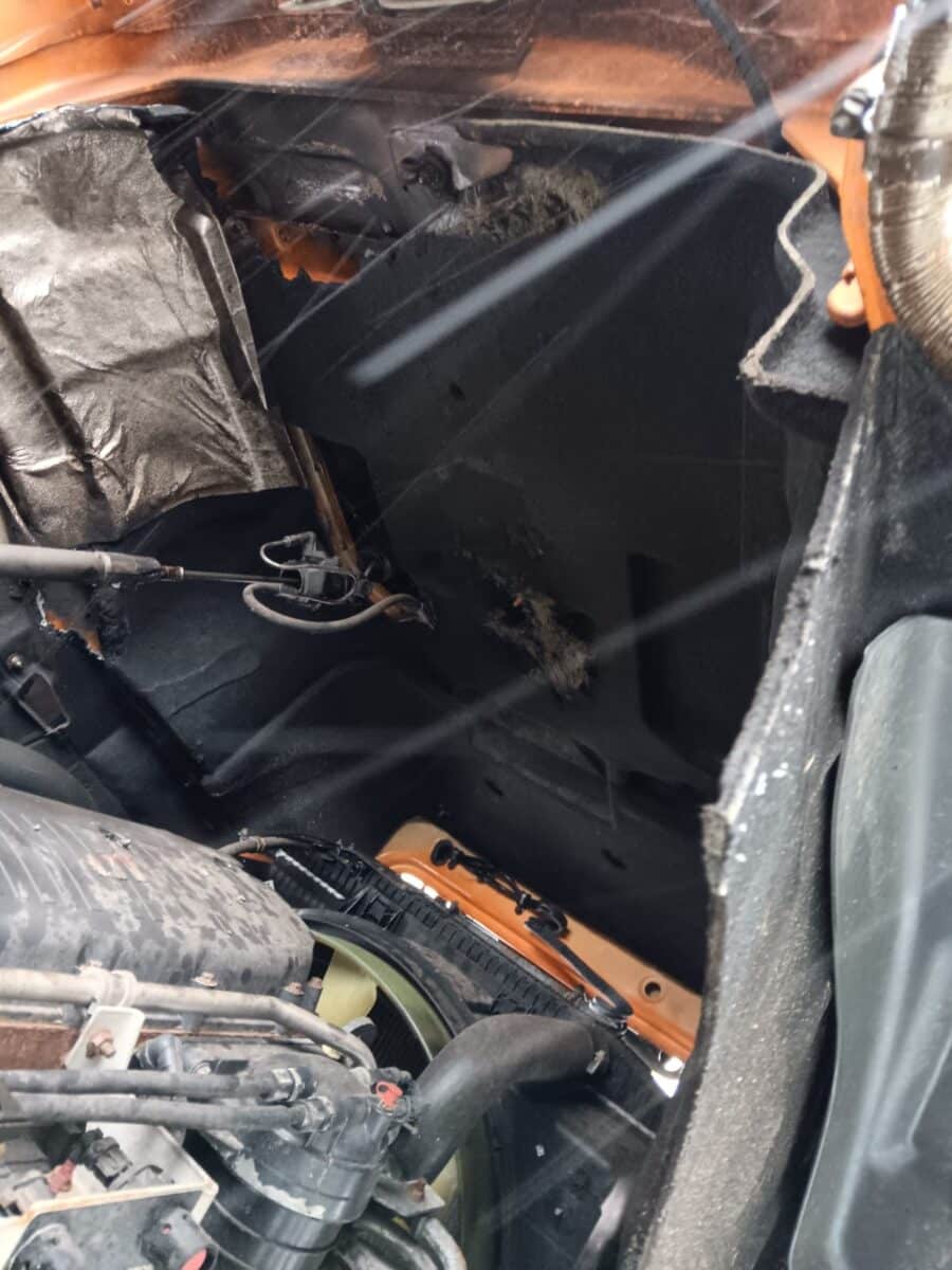 Požár v motorové části sypače u Horní Malé Úpy. Foto: HZS