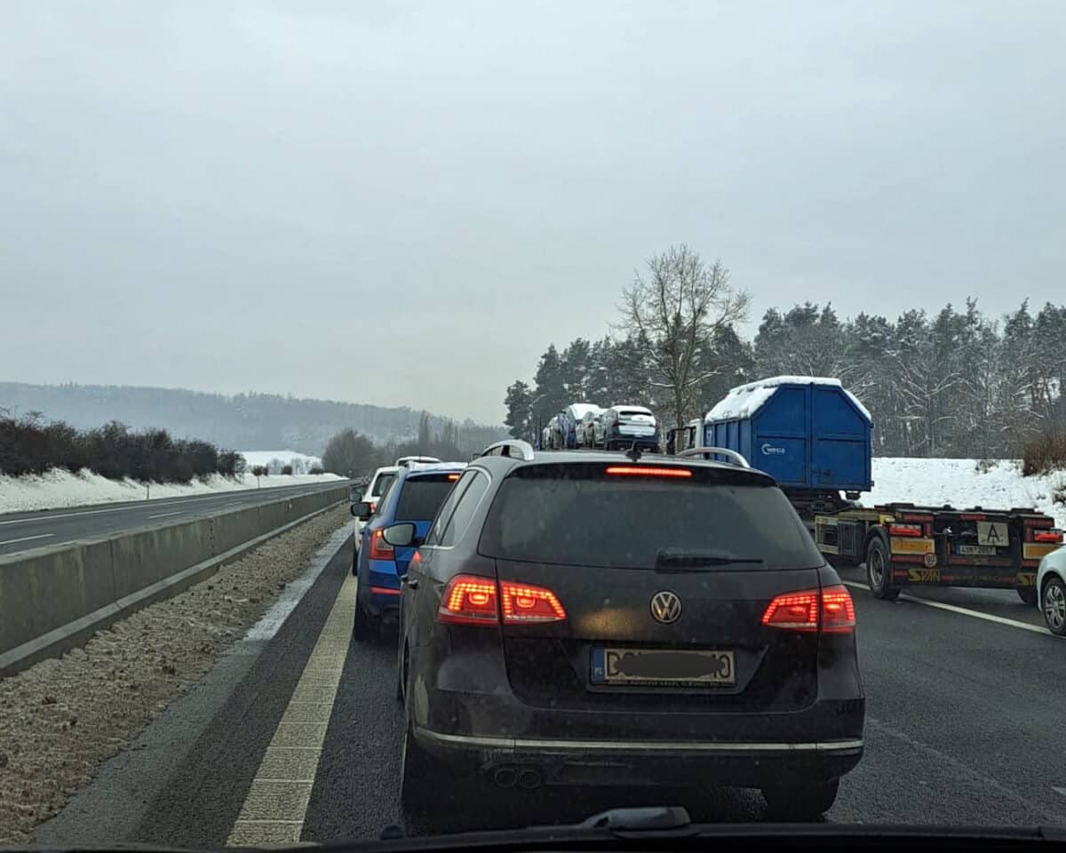 Čtvrteční kolony na dálnici D10. Foto: FB/Kateřina Kotyková