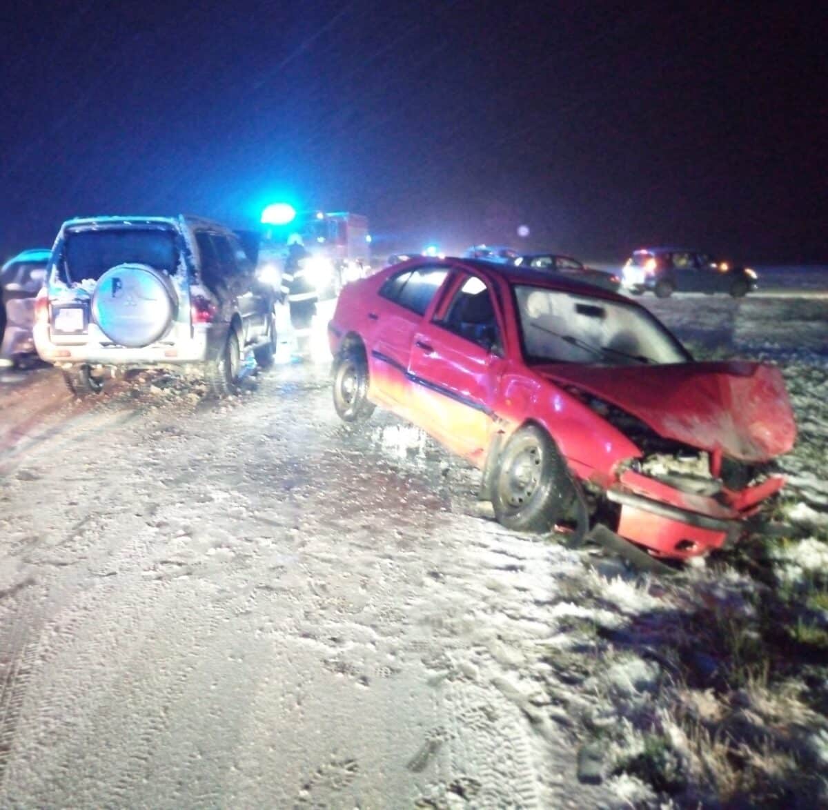 Páteční nehoda tří aut u Černilova. Foto: HZS