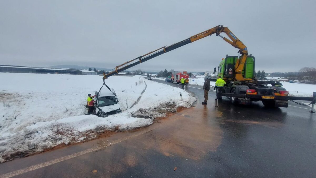 Další vážná nehoda na obchvatu Chýnova. Foto: HZS