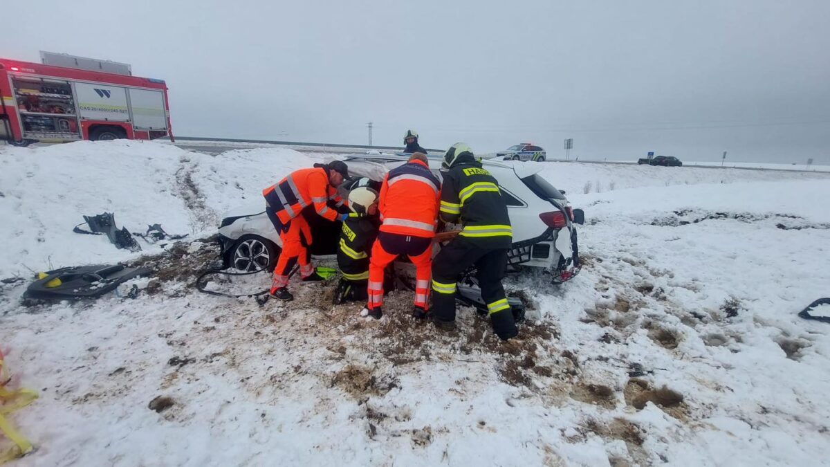 Další vážná nehoda na obchvatu Chýnova. Foto: HZS