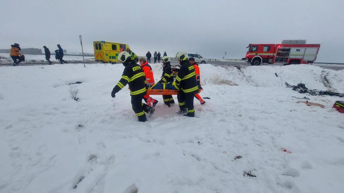 Další vážná nehoda na obchvatu Chýnova. Foto: HZS