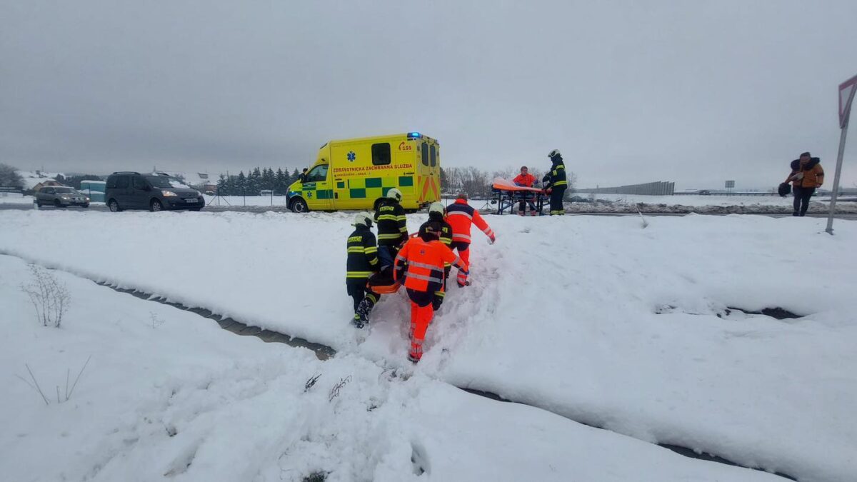 Další vážná nehoda na obchvatu Chýnova. Foto: HZS
