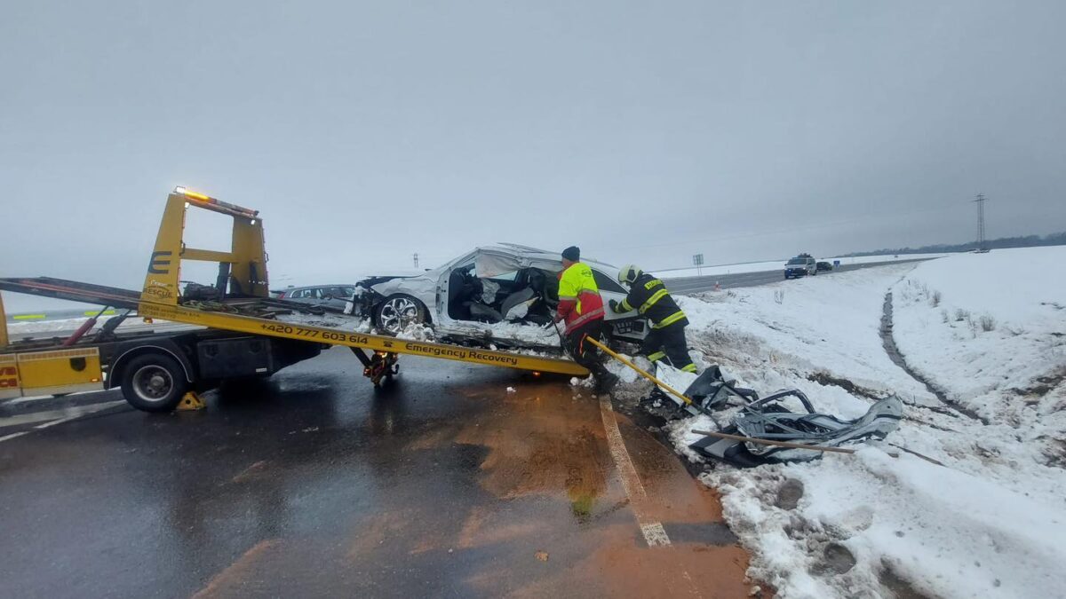 Další vážná nehoda na obchvatu Chýnova. Foto: HZS