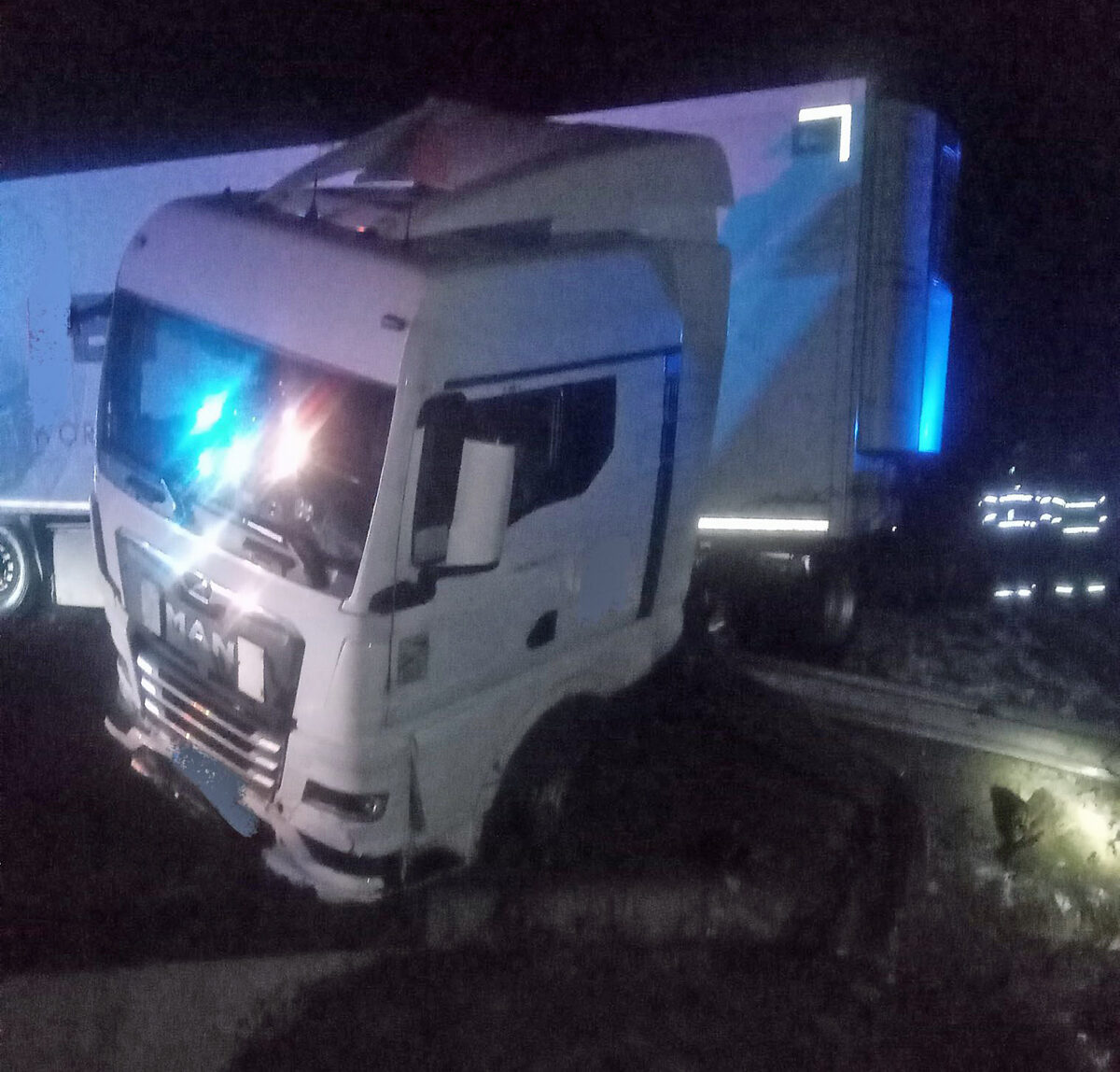 Nehoda kamionu na dálnici D11. Foto: HZS