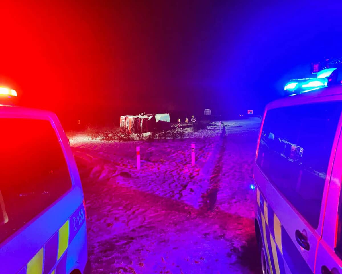 Nehody komplikují dopravu na D6 a na Karlovarsku. Foto: PČR