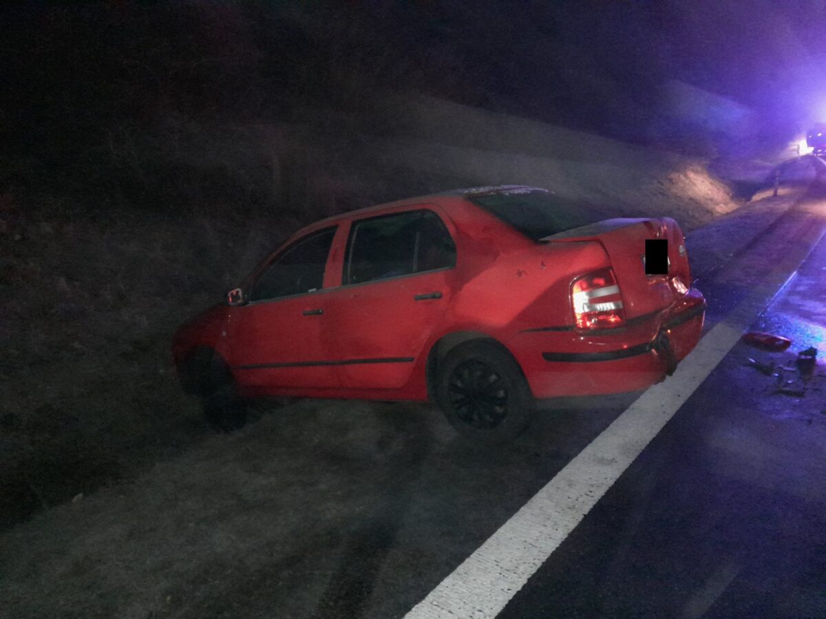 Nehoda tří aut u Korozluk na Mostecku. Foto: HZS