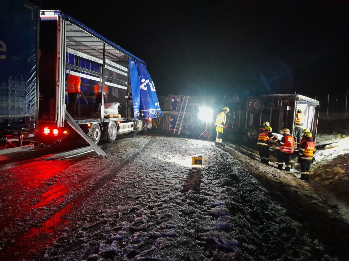 Nehoda kamionu na dálnici D7 u Postoloprt. Foto: HZS