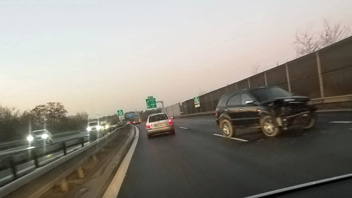 Nehoda se stala ráno také na dálnici D10 u Mladé Boleslavi. Foto: FB