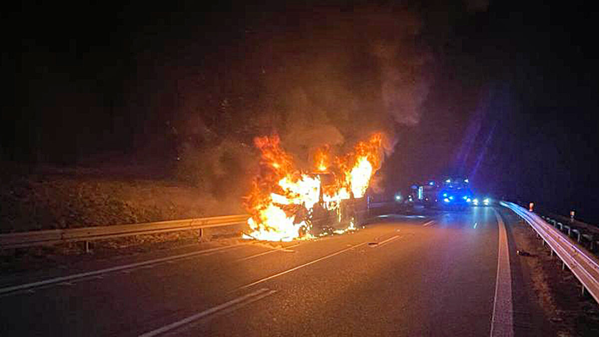Požár dodávky na I/35 u Liberce. Foto: HZS