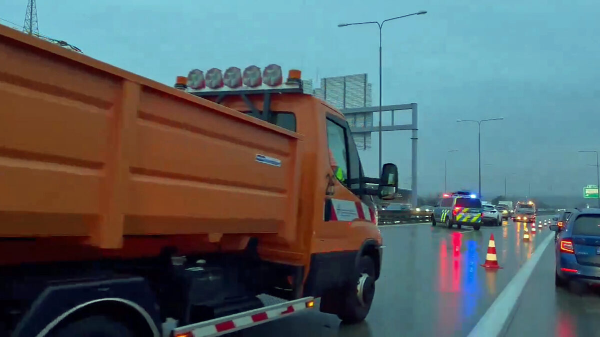 Dopravu u Prahy ráno komplikovala hromadná nehoda. Zdroj: PČR