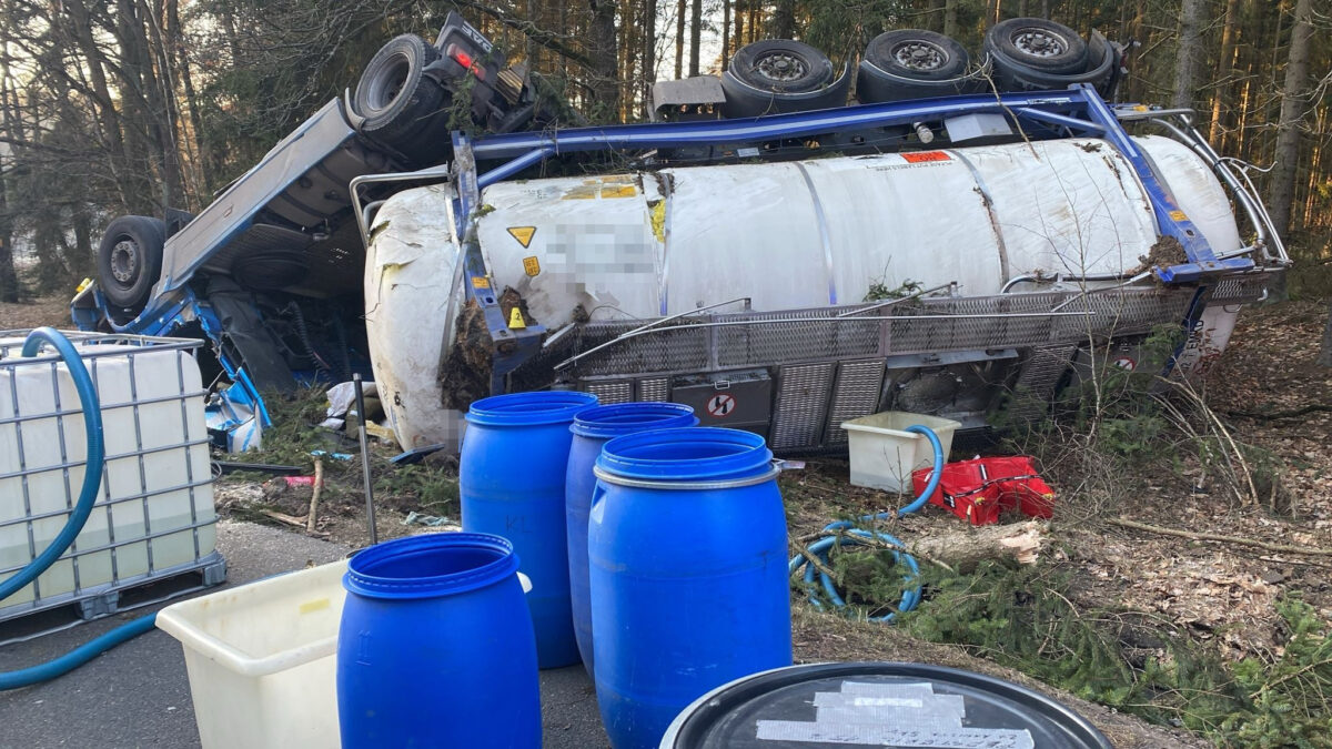 Tragická nehoda cisterny na Rakovnicku. Foto: HZS