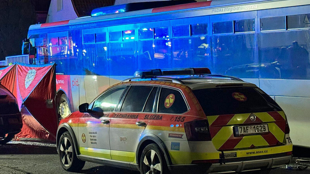 Tragická nehoda auta a autobusu v Dobříši. Foto: ZS ASČR