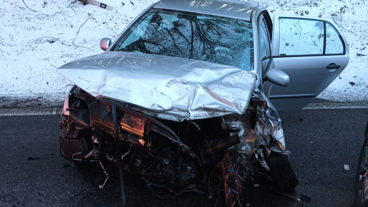 Nehoda dvou kamionů a auta u Starých Hutí směrem na Slovensko. Foto: HZS